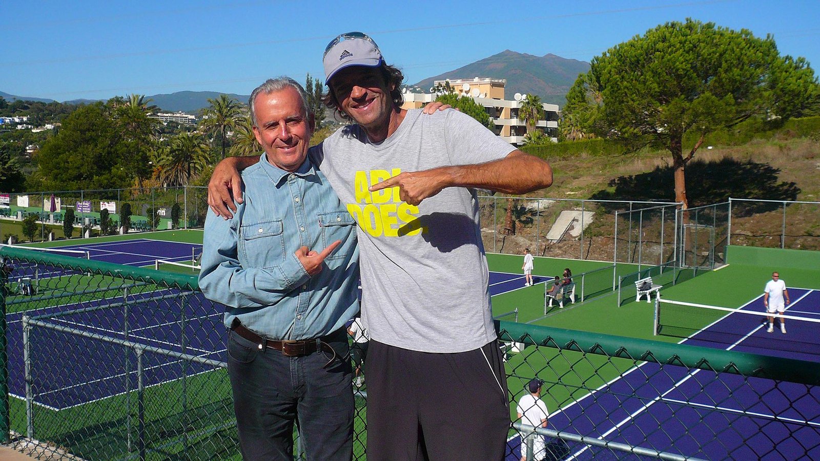 ¡Miguel, el ingeniero jefe de Universal Sport, con un propietario muy feliz!